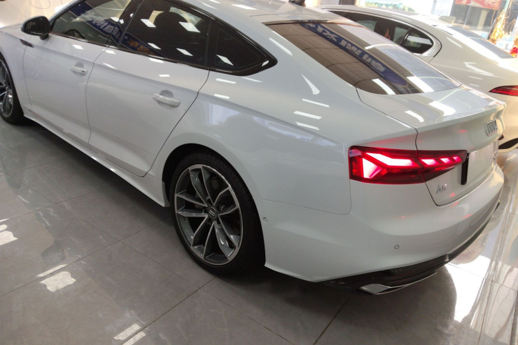 奥迪A5 2021款 Sportback 45 TFSI quattro 臻选动感型车身外观4