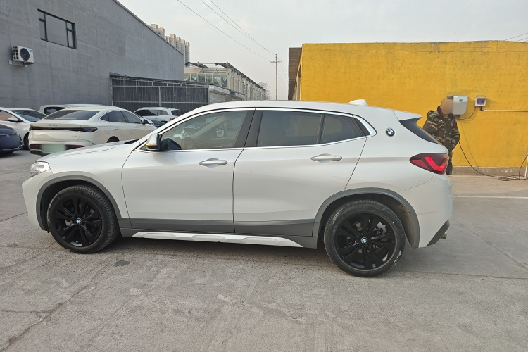 宝马X2 2020款 sDrive20i M越野套装车身外观6005