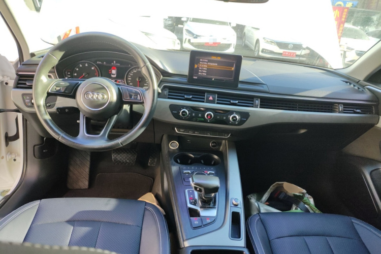 奥迪A4L 2019款 40 TFSI 进取型 国VI中控内饰12