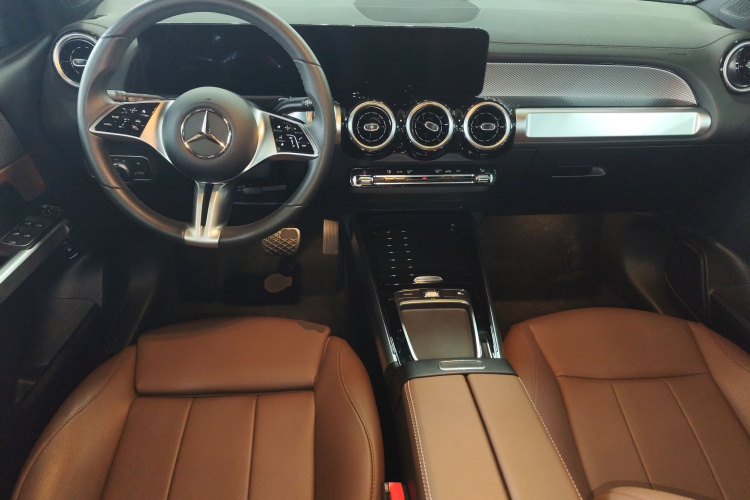 奔驰GLB 2024款 GLB 200 时尚型中控内饰12