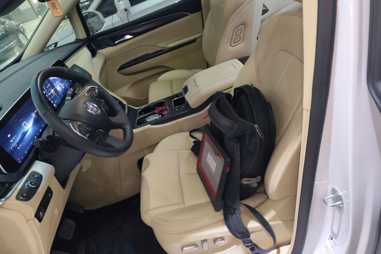 别克GL8 2023款 ES陆尊 尊享型中控内饰19