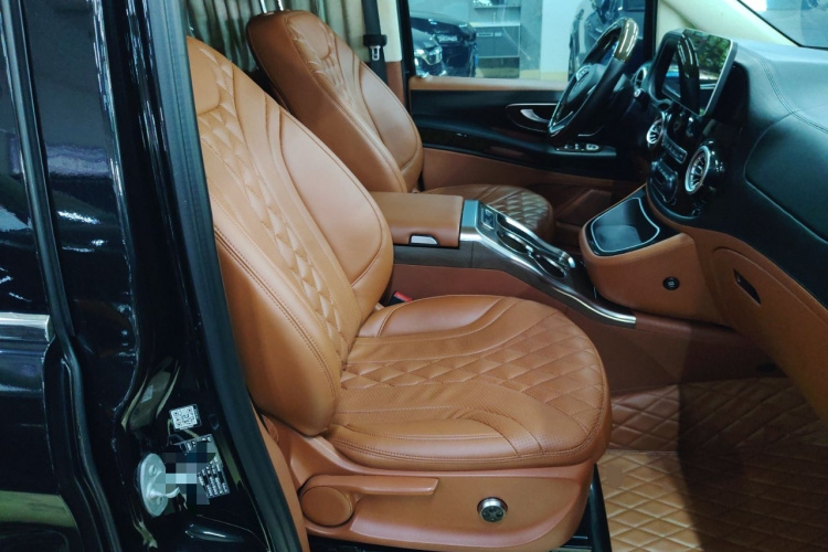 奔驰 威霆 2018款 2.0T 精英版 7座 国V局部细节41