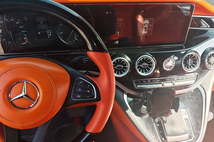 奔驰 威霆 2021款 2.0T 精英版 7座局部细节16