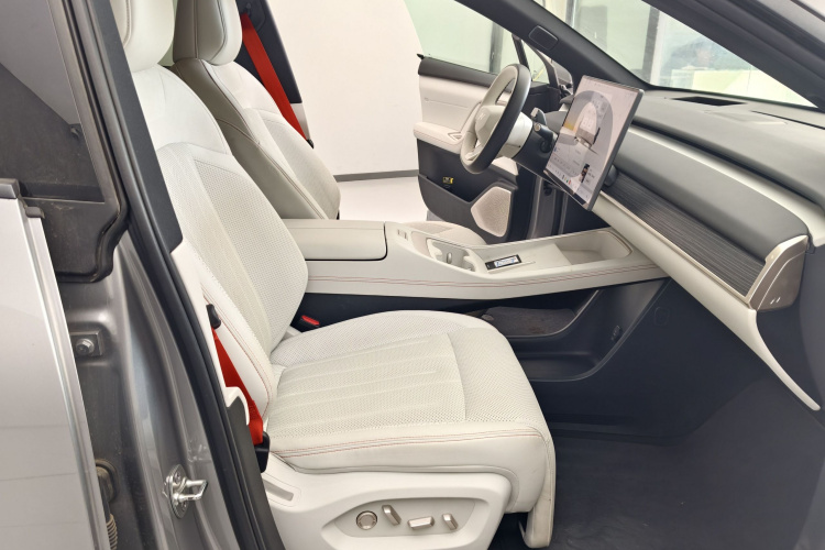 乐道L60 2024款 60kWh 后驱版中控内饰7007