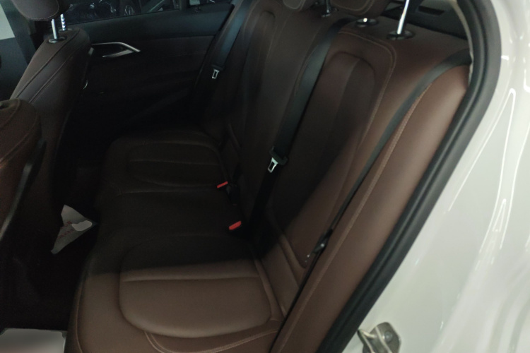 宝马1系 2023款 120i M运动曜夜版中控内饰21