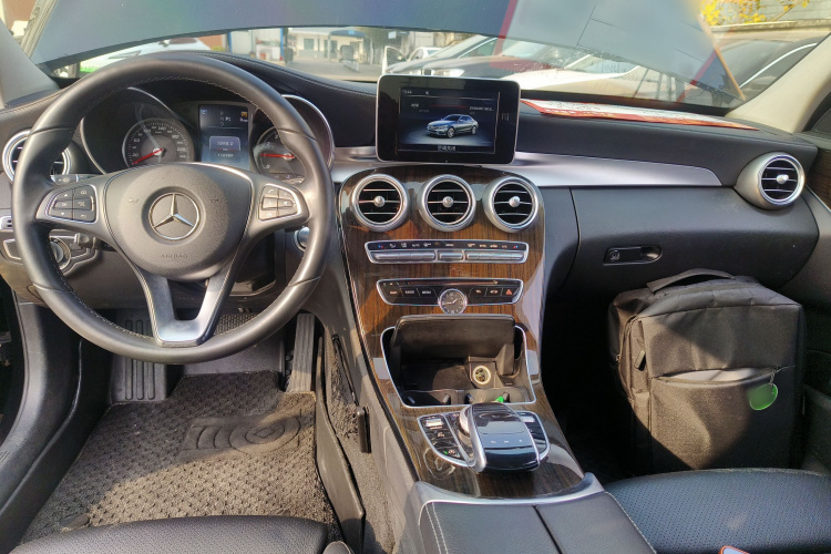 奔驰C级 2017款 C 180 L中控内饰12