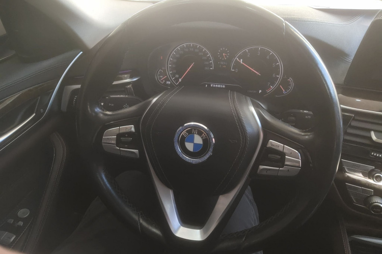 宝马5系 2018款 525Li 豪华套装中控内饰13