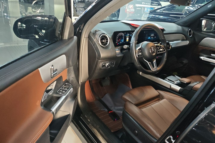 奔驰GLB 2022款 改款二 GLB 200 动感型中控内饰20