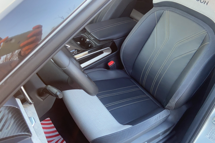 宝骏RM-5 2019款 1.5T CVT 24小时在线豪华型 7座局部细节19