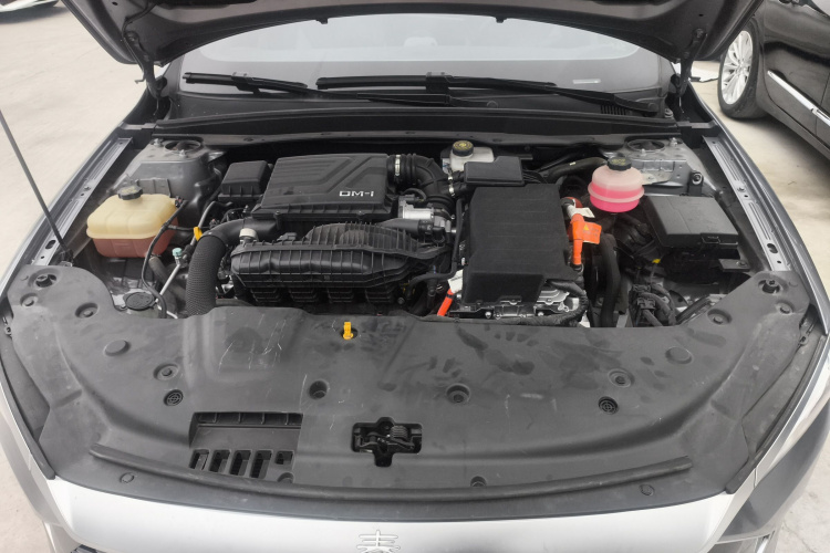 比亚迪 秦PLUS 2021款 DM-i 55KM 旗舰型机舱底盘24