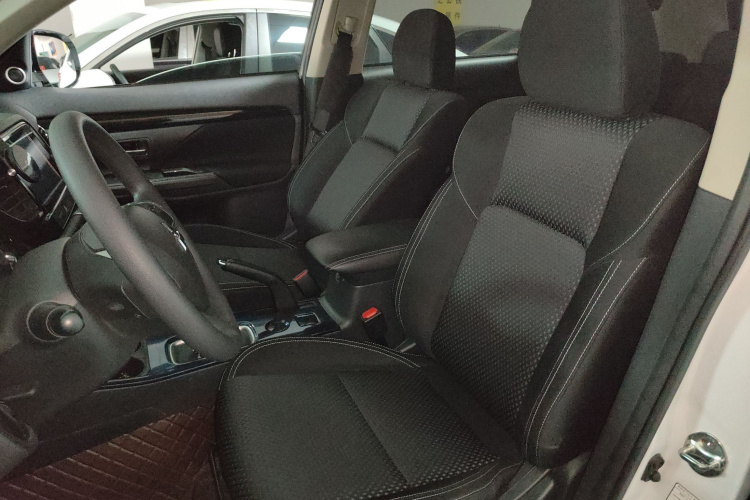 三菱 欧蓝德 2020款 2.0L 两驱畅行版 5座局部细节19