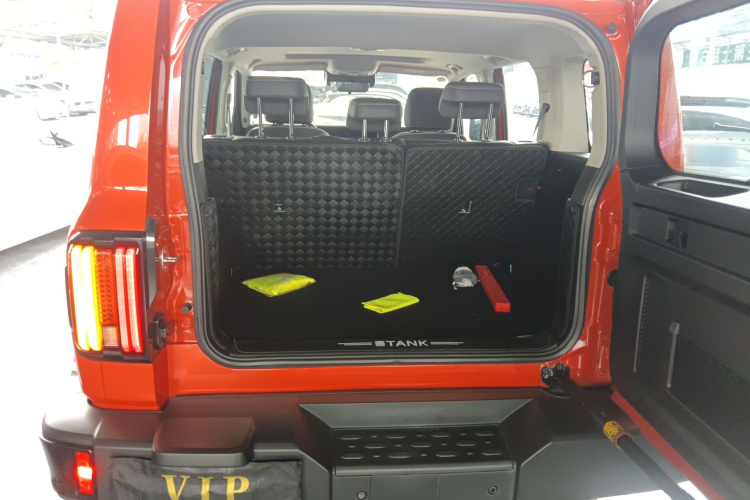 坦克300 2024款 2.0T 征服者机舱底盘23