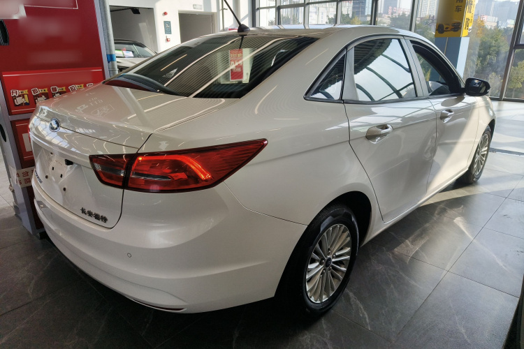 福特 福睿斯 2017款 改款 1.5L 手动舒适型车身外观7