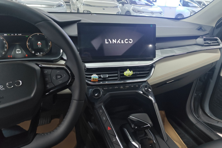 领克06 EM-P 2022款 PHEV 84KM续航版 Pro中控内饰7002