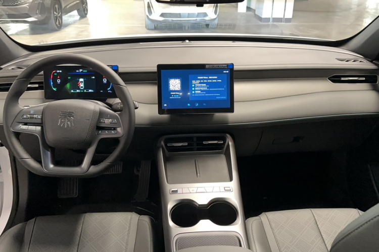 比亚迪 秦PLUS 2025款 DM-i 智驾版 128KM进取型中控内饰7001