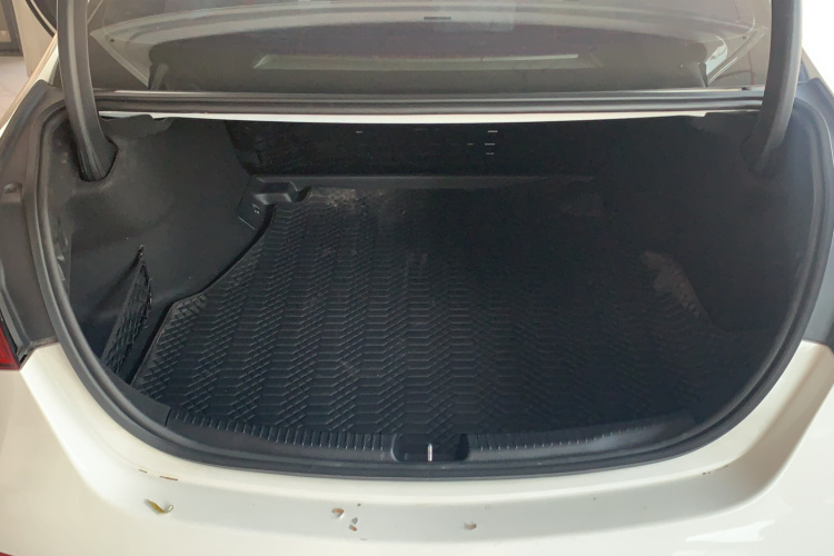 奔驰C级 2022款 改款 C 200 L 运动版局部细节9002