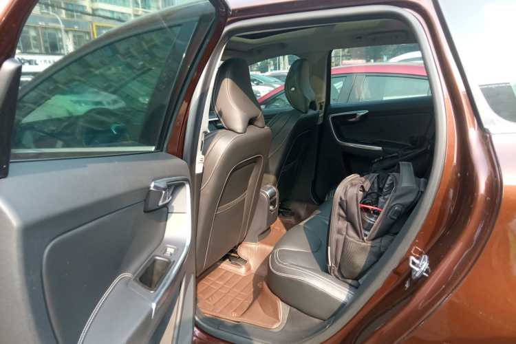 沃尔沃XC60 2015款 T5 AWD 智远版中控内饰21