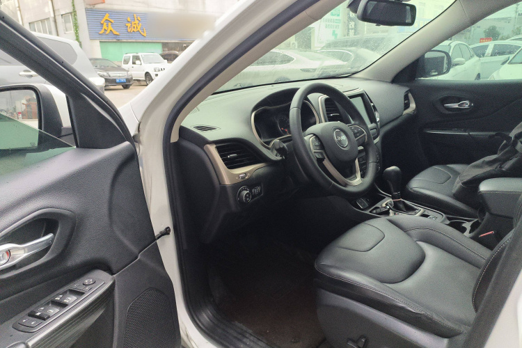 Jeep 自由光 2016款 2.0L 优越版中控内饰20