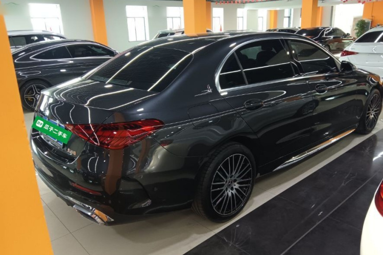 奔驰C级 2023款 改款 C 200 L 运动版车身外观7
