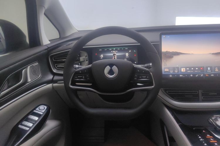 腾势D9 2024款 DM-i 1050 尊享型中控内饰13