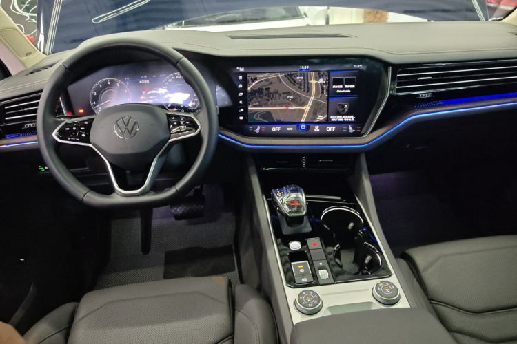 大众 途锐  3.0TSI 锐享版 经典运动套装中控内饰12