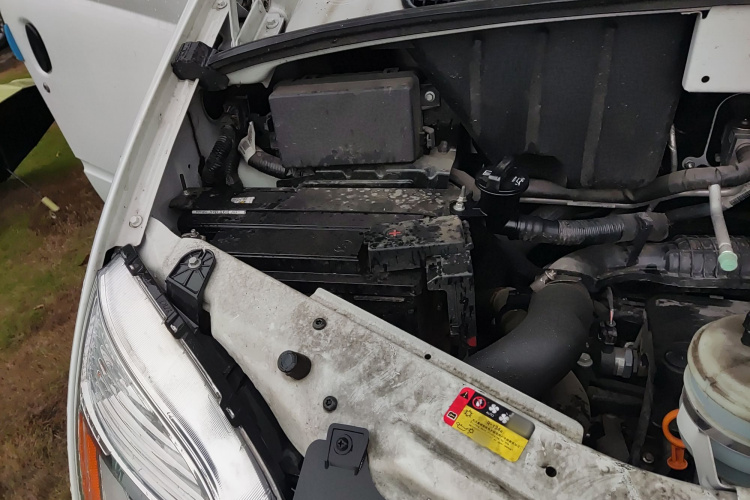 上汽大通MAXUS 新途V80 2023款 2.0T AMT经典傲运通短轴中顶5/6座局部细节9006