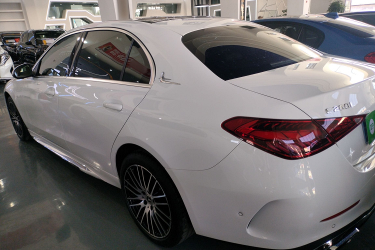 奔驰C级 2024款 改款 C 260 L 运动版车身外观4