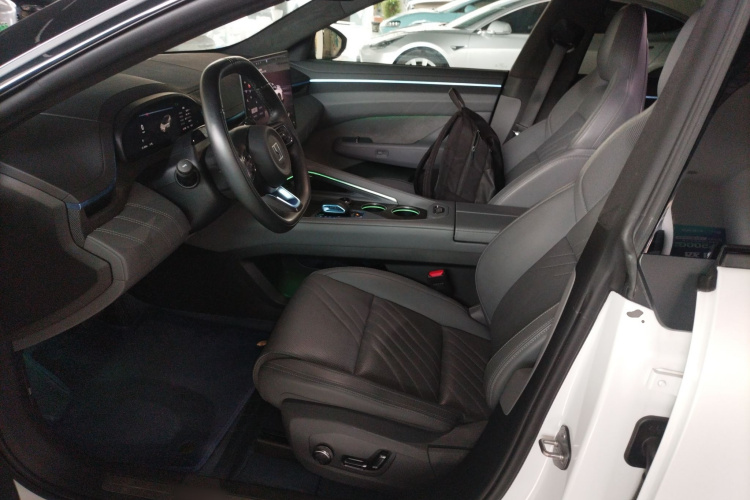 极氪001 2024款 YOU版 100kWh 四驱中控内饰19