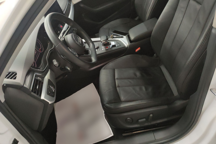 奥迪A4L 2019款 40 TFSI 时尚型 国VI中控内饰19