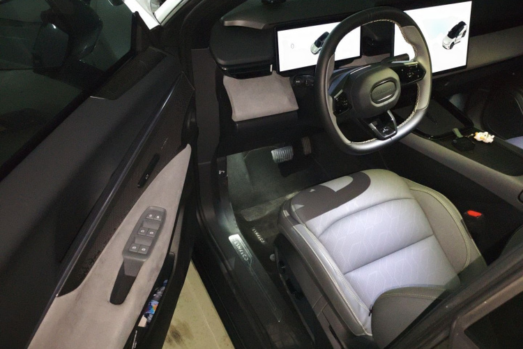 领克08 EM-P 2025款 120km 长续航Pro中控内饰20