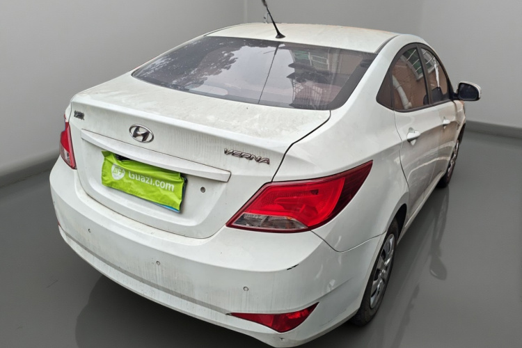 现代 瑞纳 2014款 1.4L 手动智能型GLS车身外观7