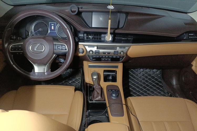 雷克萨斯ES 2015款 200 精英版中控内饰7002