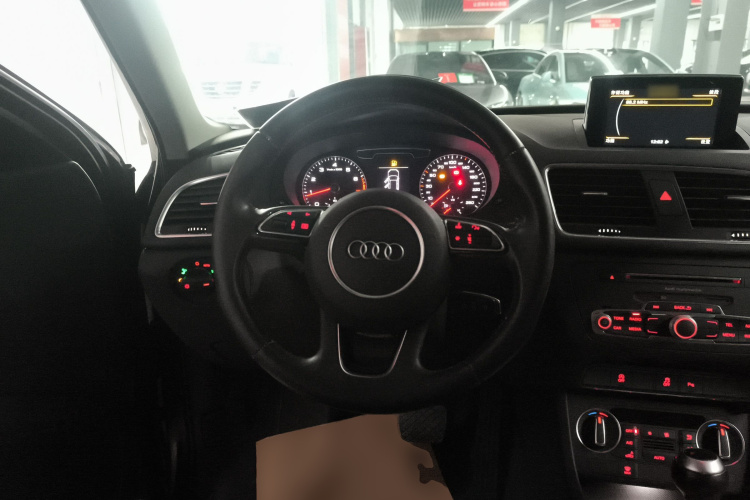 奥迪Q3 2018款 30周年年型 30 TFSI 时尚型局部细节13