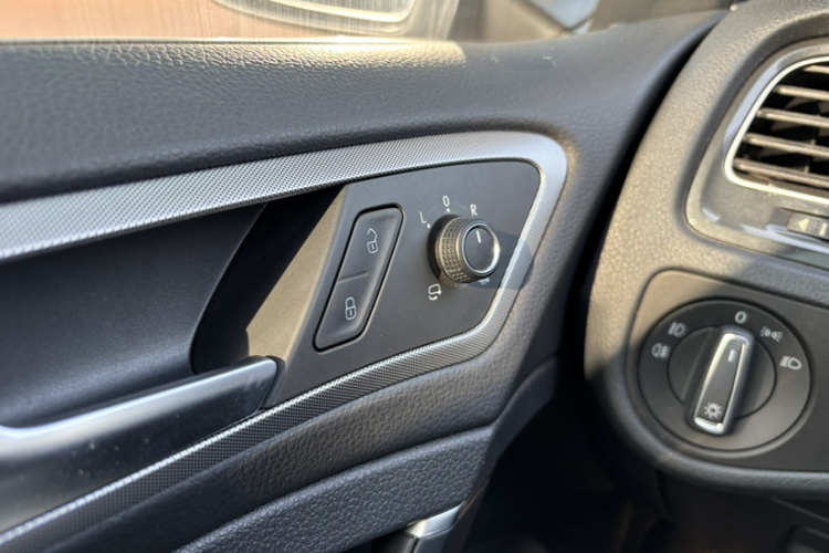 大众 高尔夫 2020款 200TSI DSG舒适进取版中控内饰7011