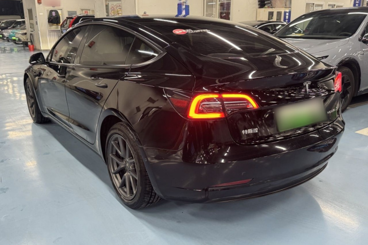 特斯拉 Model 3 2021款 标准续航后驱升级版车身外观6010