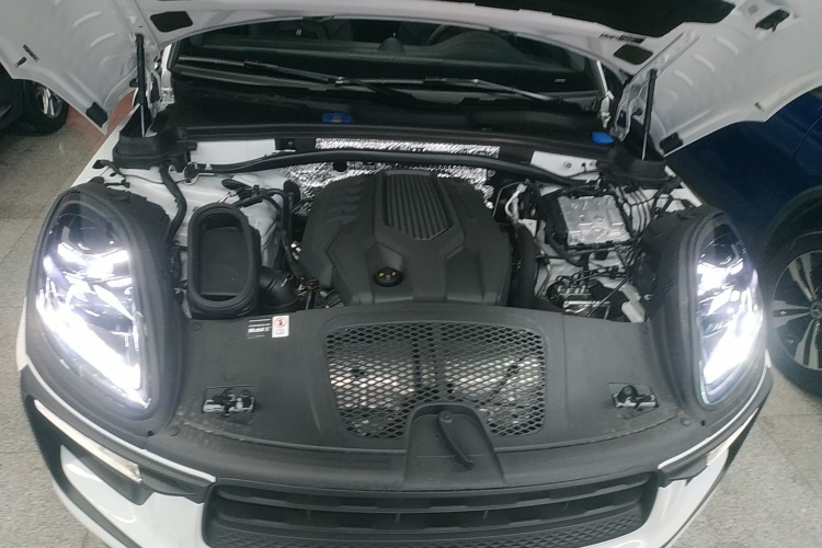 保时捷 2025款 Macan 2.0T 逐梦版机舱底盘24