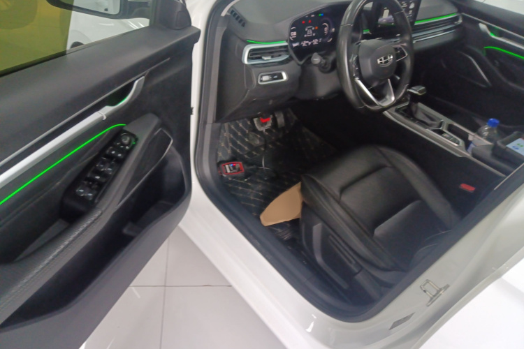 吉利汽车 帝豪 2022款 第4代 1.5L CVT精英型中控内饰7003