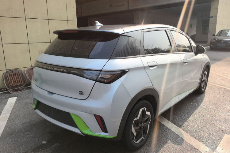 比亚迪 海豚 2021款 405km 时尚版车身外观7