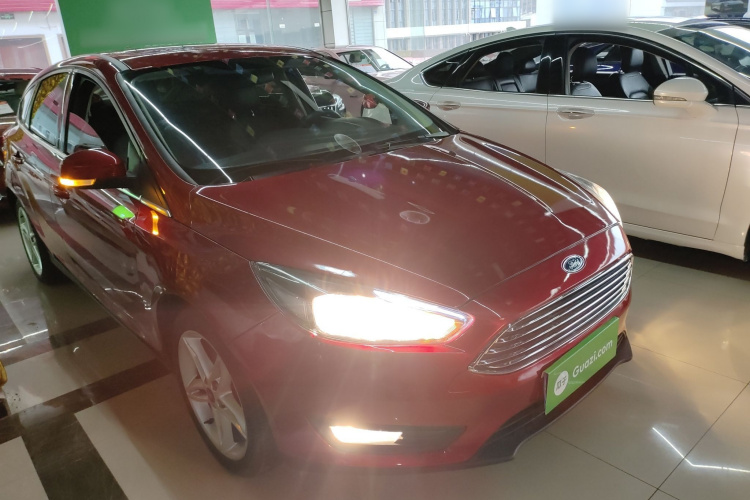 福特 福克斯 2020款 两厢经典 1.5L 自动风尚型车身外观3