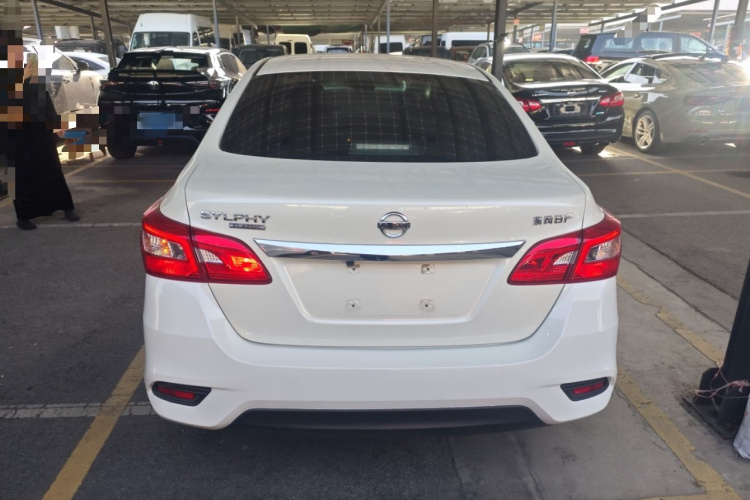 日产 轩逸 2022款 经典 1.6XE CVT舒适版车身外观6