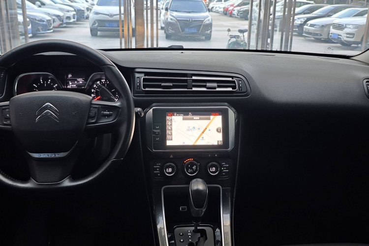 雪铁龙 C4世嘉 2016款 1.6THP 自动旗舰型中控内饰7004