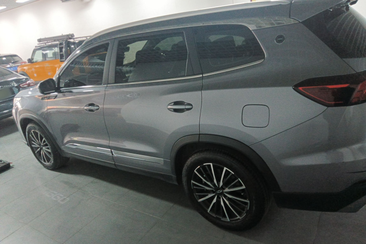 奇瑞 瑞虎8 PRO 2024款 冠军版 290T 两驱巅峰版 7座车身外观4