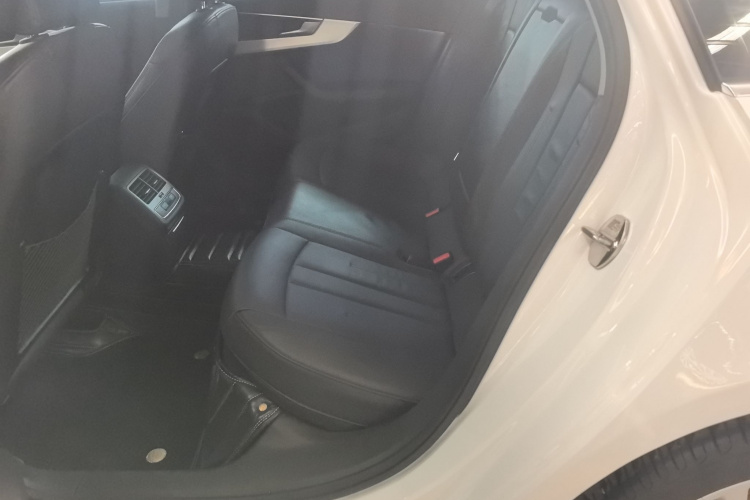 奥迪A4L 2019款 40 TFSI 时尚型 国V中控内饰21
