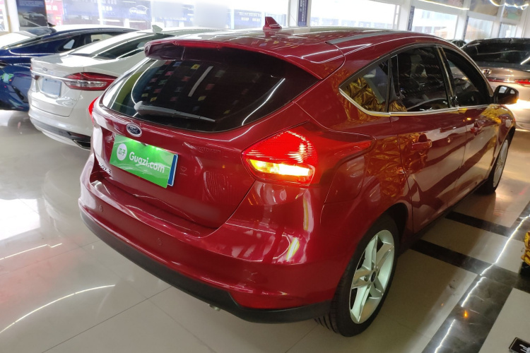 福特 福克斯 2020款 两厢经典 1.5L 自动风尚型车身外观7