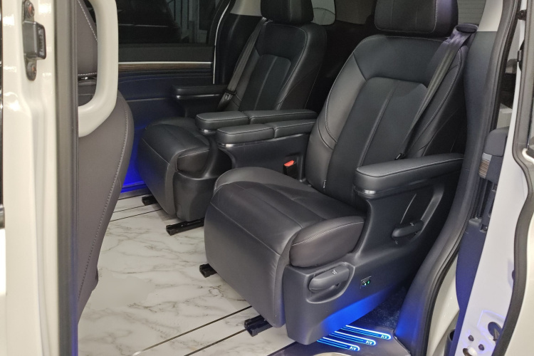 广汽传祺 传祺M8 2021款 领秀系列 390T 尊贵版中控内饰21