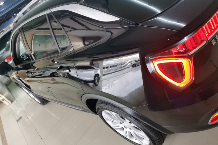 领克01 2017款 2.0T 两驱型Pro版车身外观4