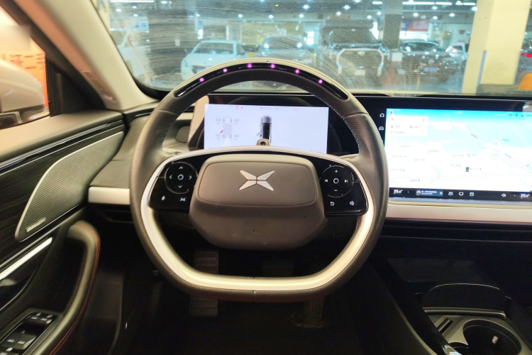 小鹏P7 2020款 670E中控内饰13