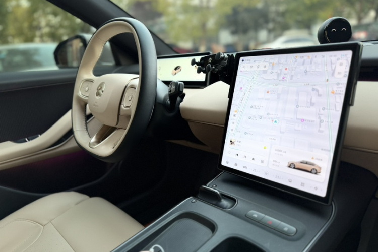 蔚来ET5 2022款 75kWh中控内饰7004