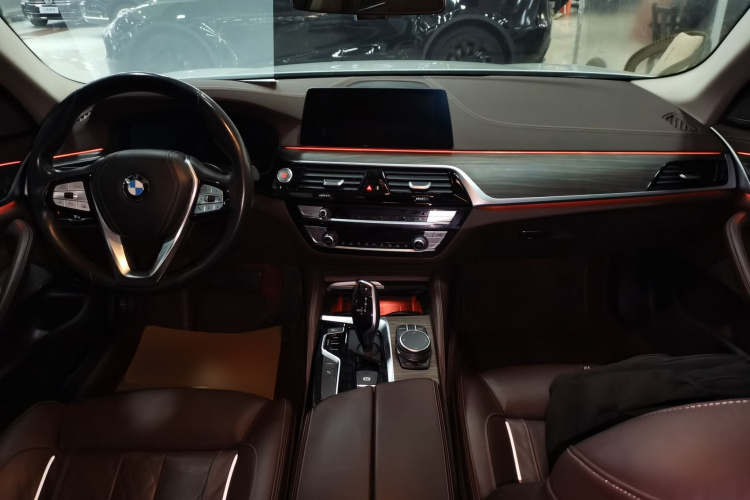 宝马5系新能源 2020款 里程升级版 530Le 先锋版中控内饰12