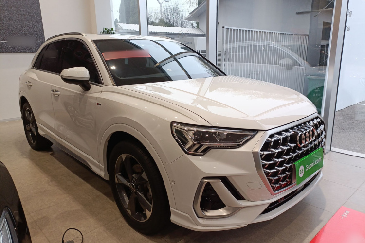 奥迪Q3 2024款 35 TFSI 时尚动感型车身外观3